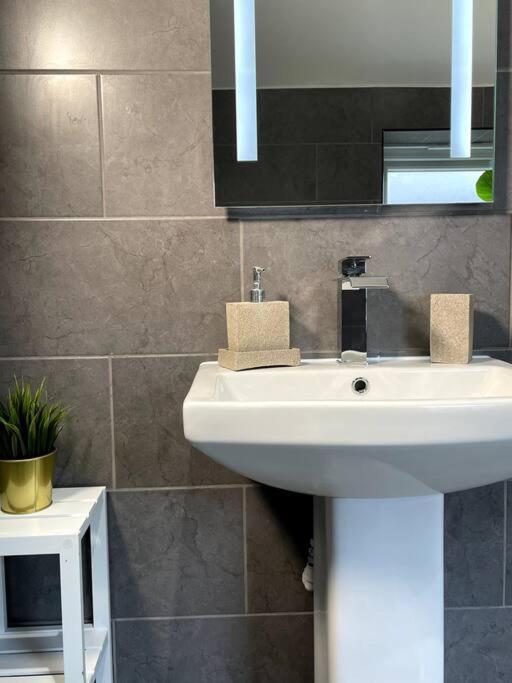 Modern And Spacious House With Hot Tub Apartment Lincoln