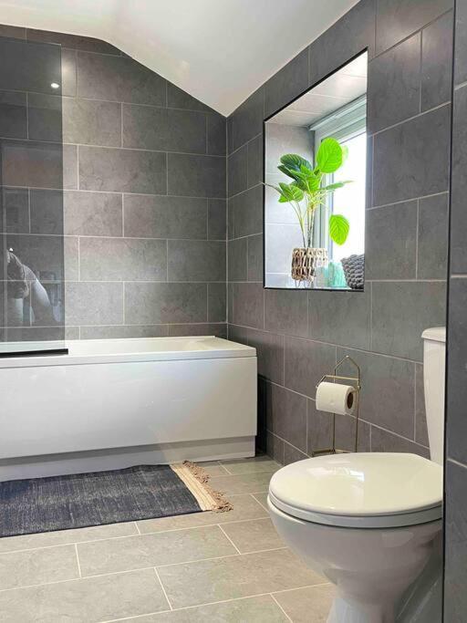Modern And Spacious House With Hot Tub Apartment Lincoln