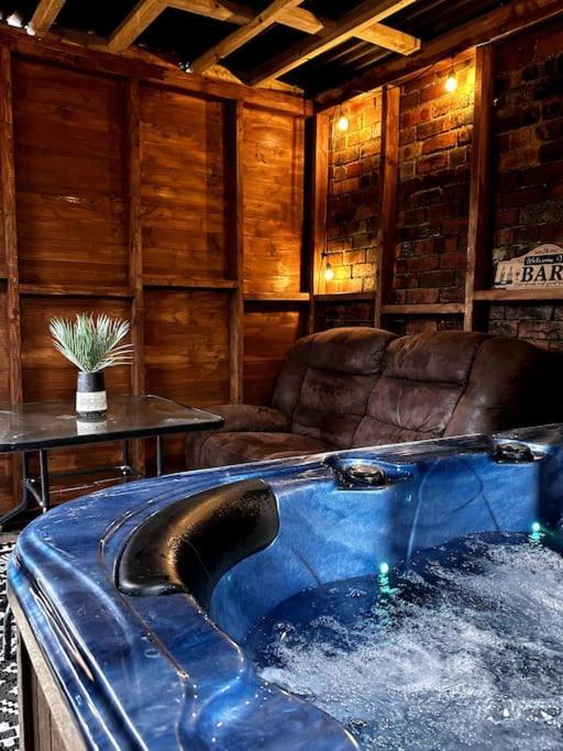 Modern And Spacious House With Hot Tub Apartment Lincoln