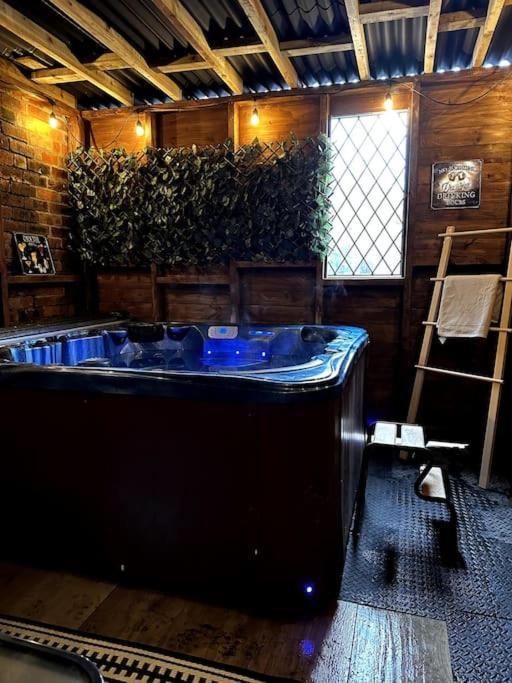 Modern And Spacious House With Hot Tub Apartment *
